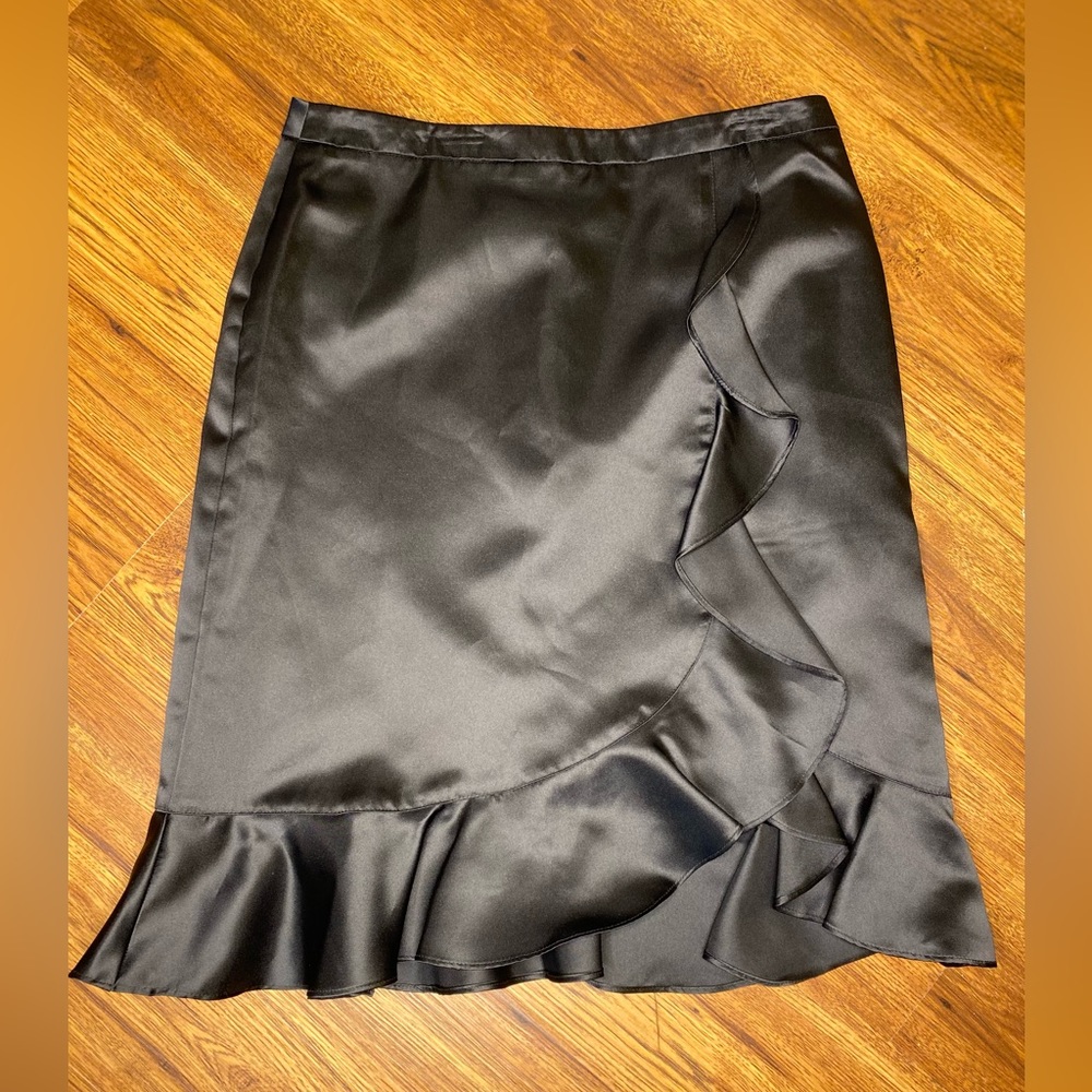 Oscar de la Renta Black Ruffle Front Skirt Size 8